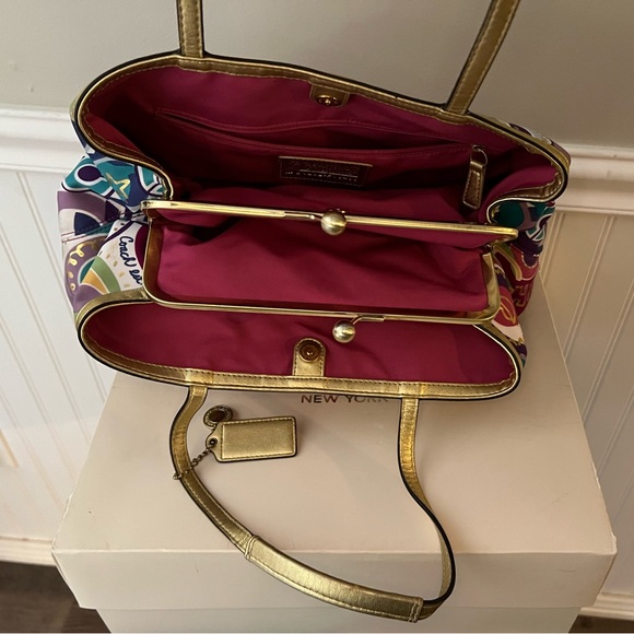 Authentic Coach Multi-Color Purse! LIKE NEW - Picture 5 of 11